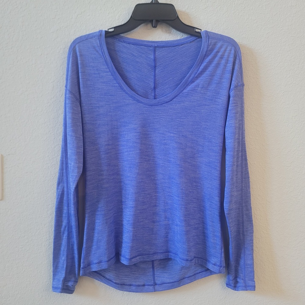 Lululemon Meant to Move Size Estimated Size 8 Long Sleeve Shirt Scoop Neck